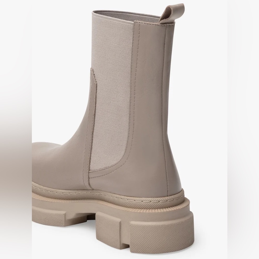 *NIB* Marcella Meer Lug Sole Boots - Picture 6 of 8
